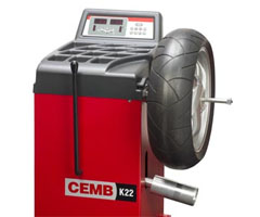 Tyre balancing machine